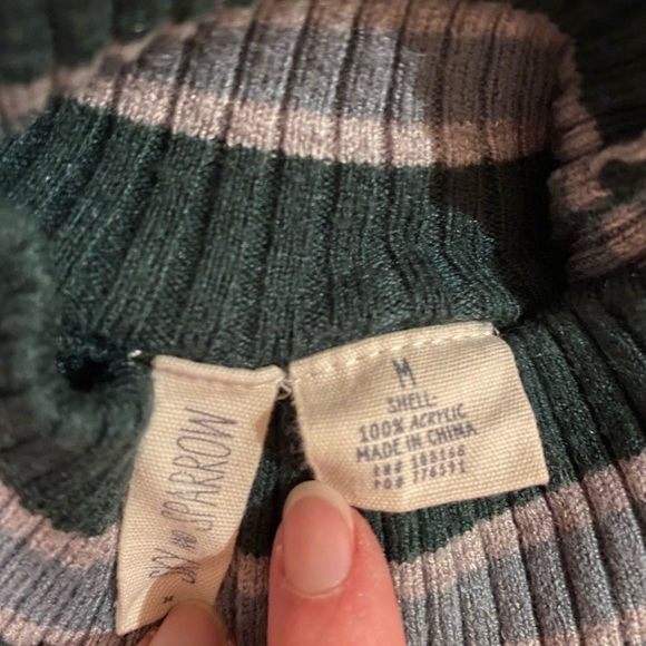 Striped turtleneck sweater by Sky and Sparrow. Size medium - Picture 2 of 10